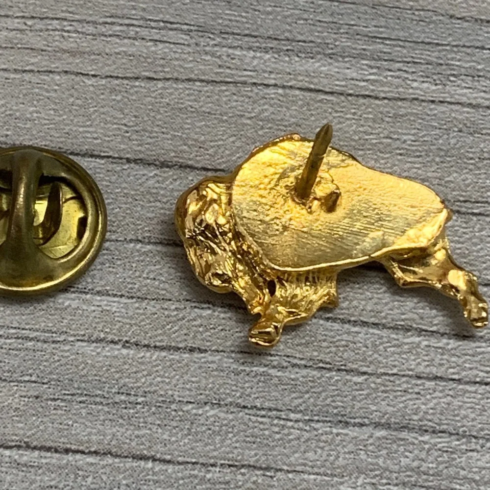Vintage Gold Tone Buffalo Bison Lapel Pin Western Wildlife Animal Hat Tie Tac